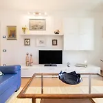 Garden Terrace Luxury Flat In Center Town